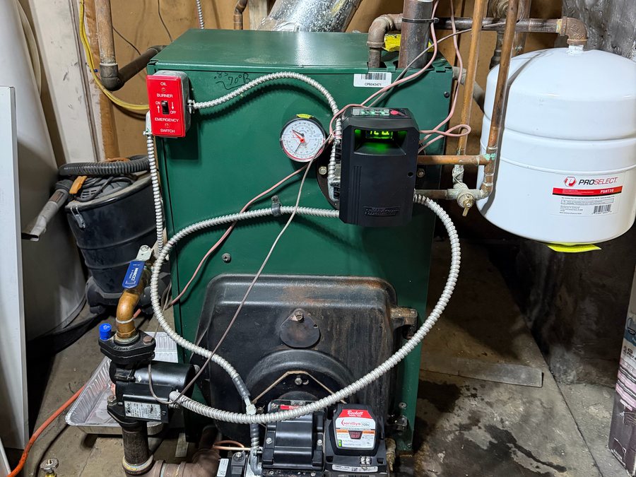 Green oil boiler with an expansion tank
