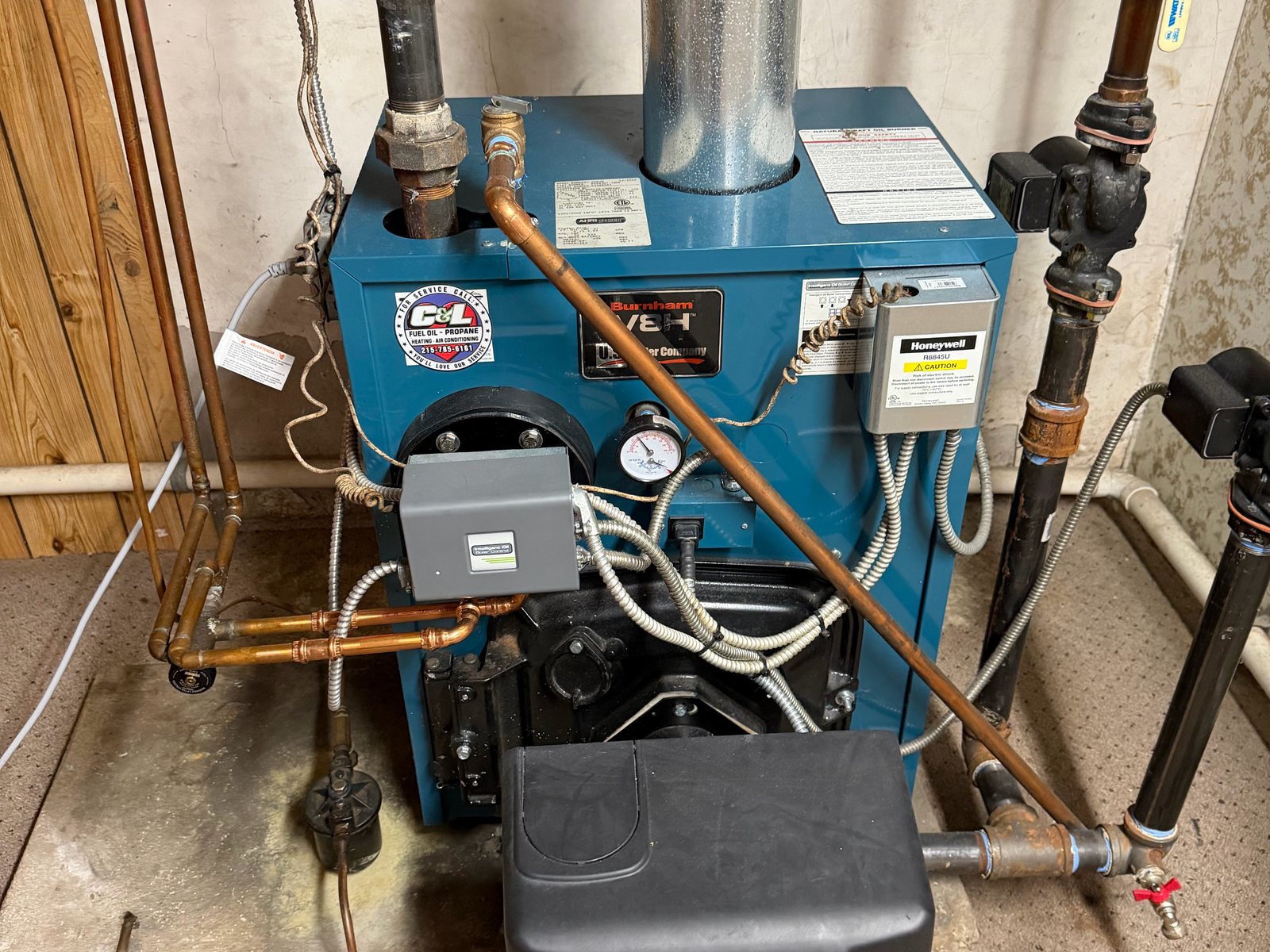 Blue Burnham boiler with a Beckett oil burner
