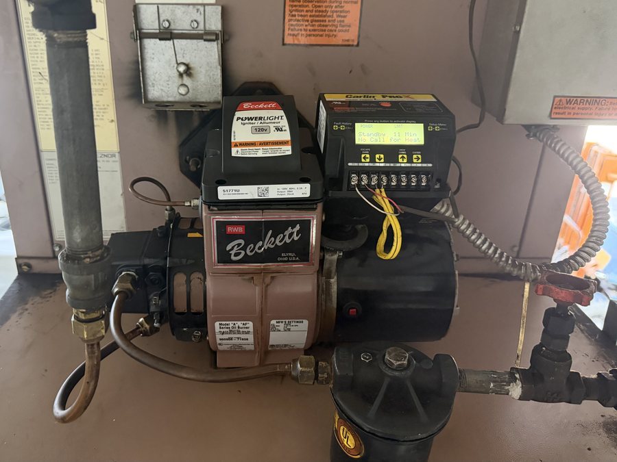 Oil burner and primary control in standby after a service visit